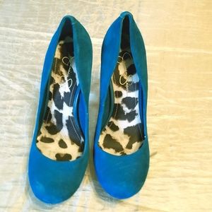 Aqua blue pumps
